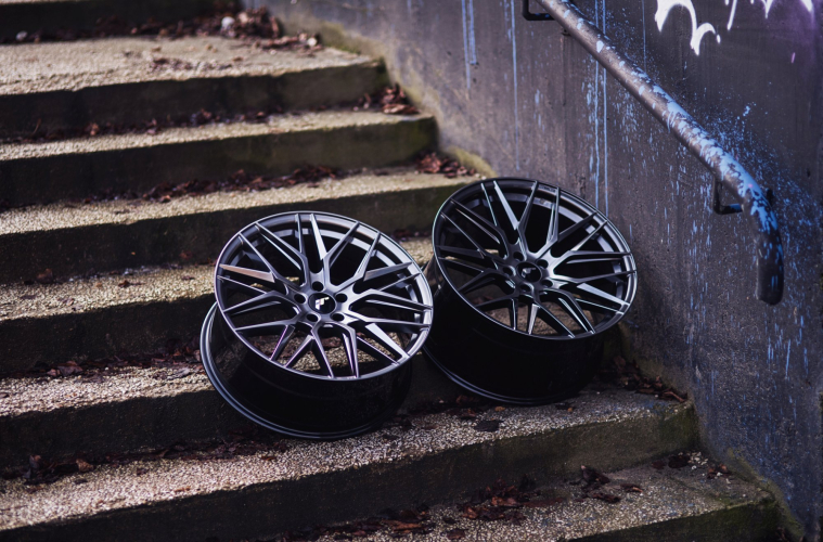 Alloywheel-Set JR28 "Hyper Black" (7,5x18) Lexus IS XE1